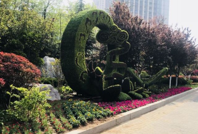 绿雕造型.jpg